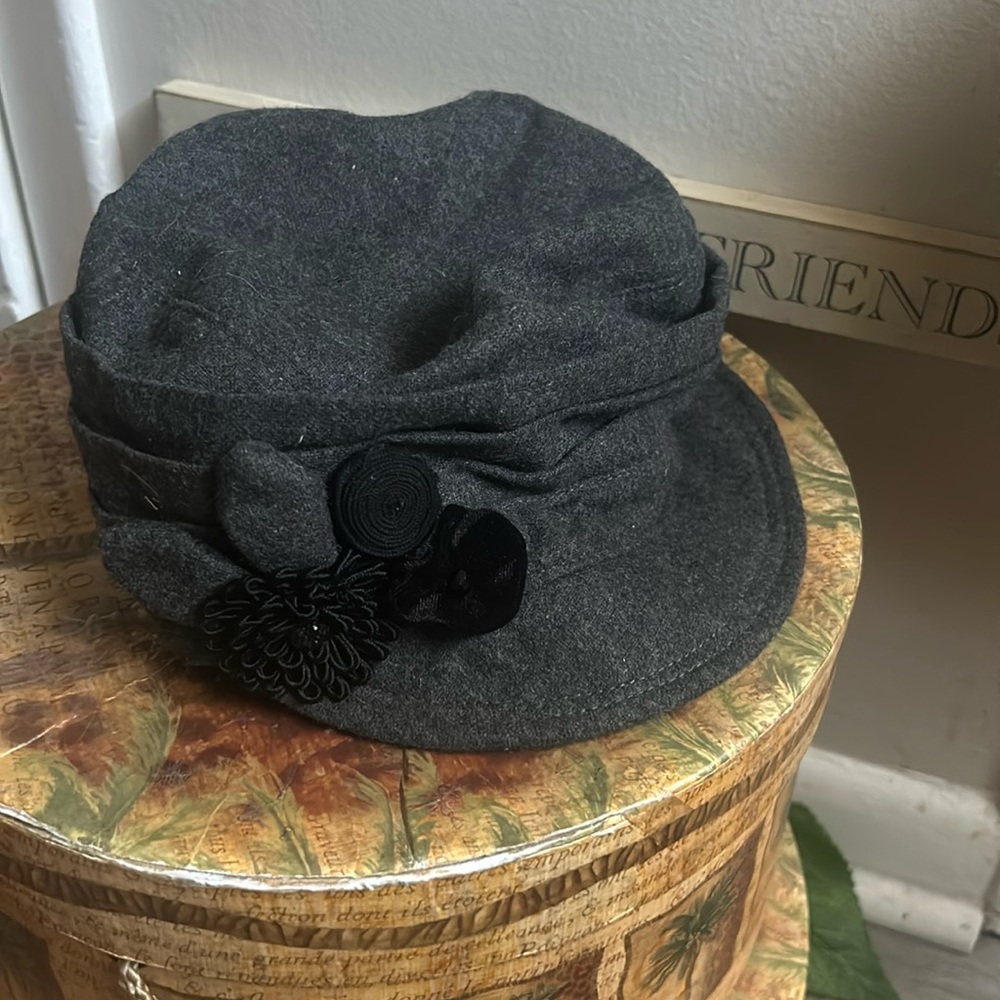 Grey Nine West hat